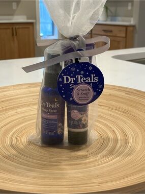 Dr Teal's Lavender & Chamomile Sleep Spray & Lotion Gift Set - Purple